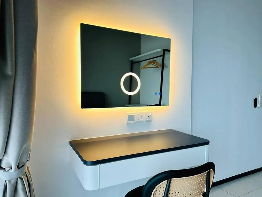 Urban Suites 6 Pax With Netflix And Board Games Jelutong Apartment