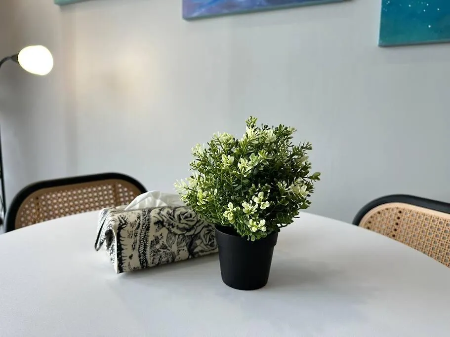 Urban Suites 6 Pax With Netflix And Board Games Jelutong Apartment
