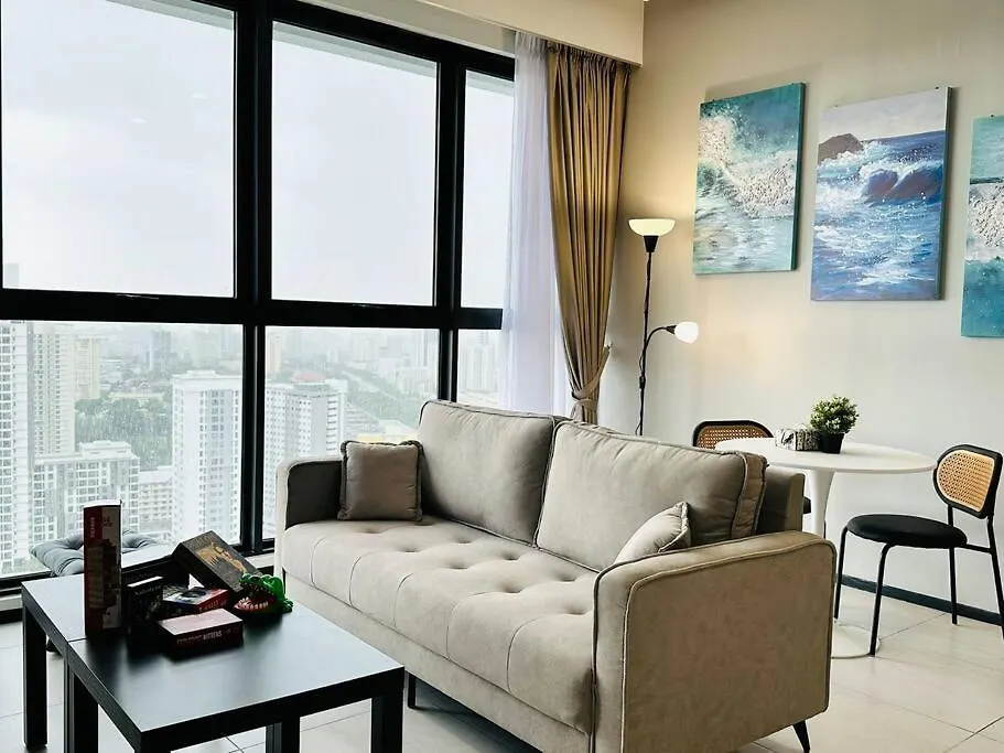 Urban Suites 6 Pax With Netflix And Board Games Jelutong